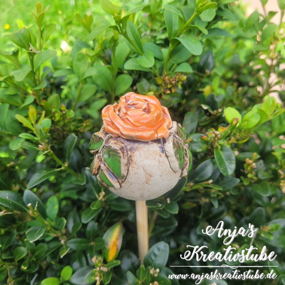 Blumenstecker als Rankhilfe Kugel mit Rose
